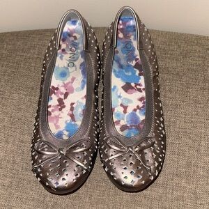 Vionic Surin Spark Pewter Metallic Flats with Bow